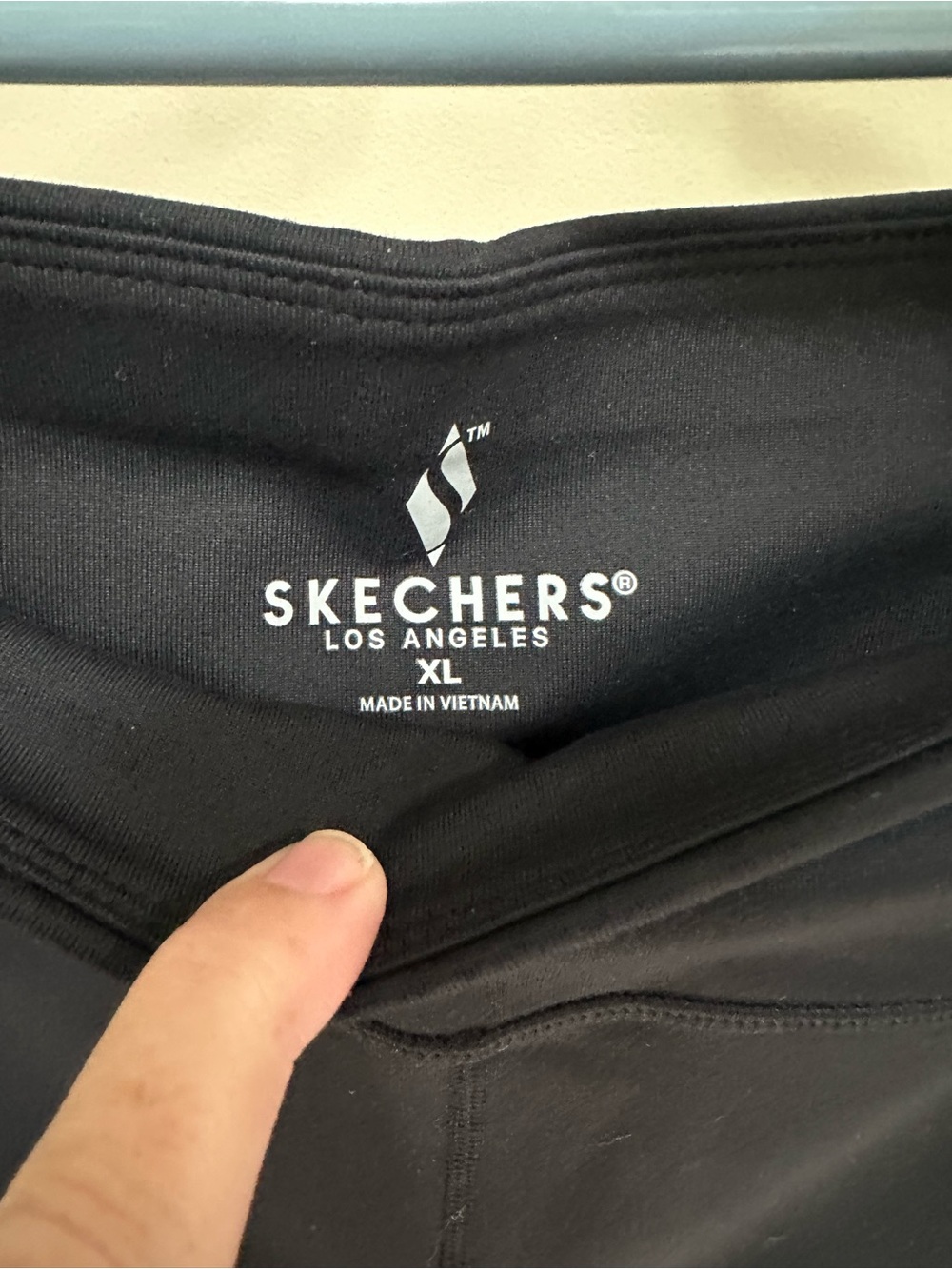 NWT Skechers Go Walk Black Stretch Waistband Leggings with side pockets - Picture 2 of 6